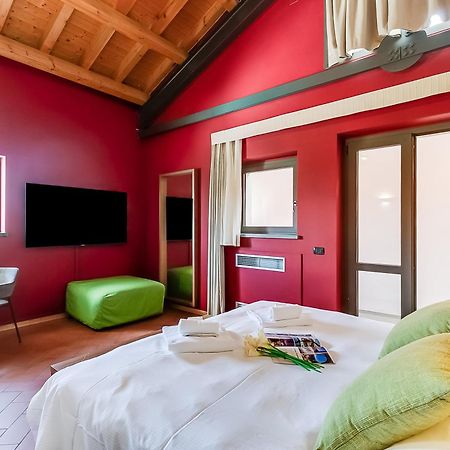 Almavite Wine Resort With Pool デセンツァーノ・デル・ガルダ エクステリア 写真