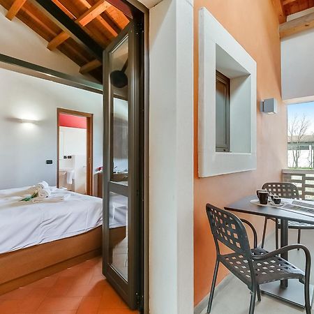 Almavite Wine Resort With Pool デセンツァーノ・デル・ガルダ エクステリア 写真