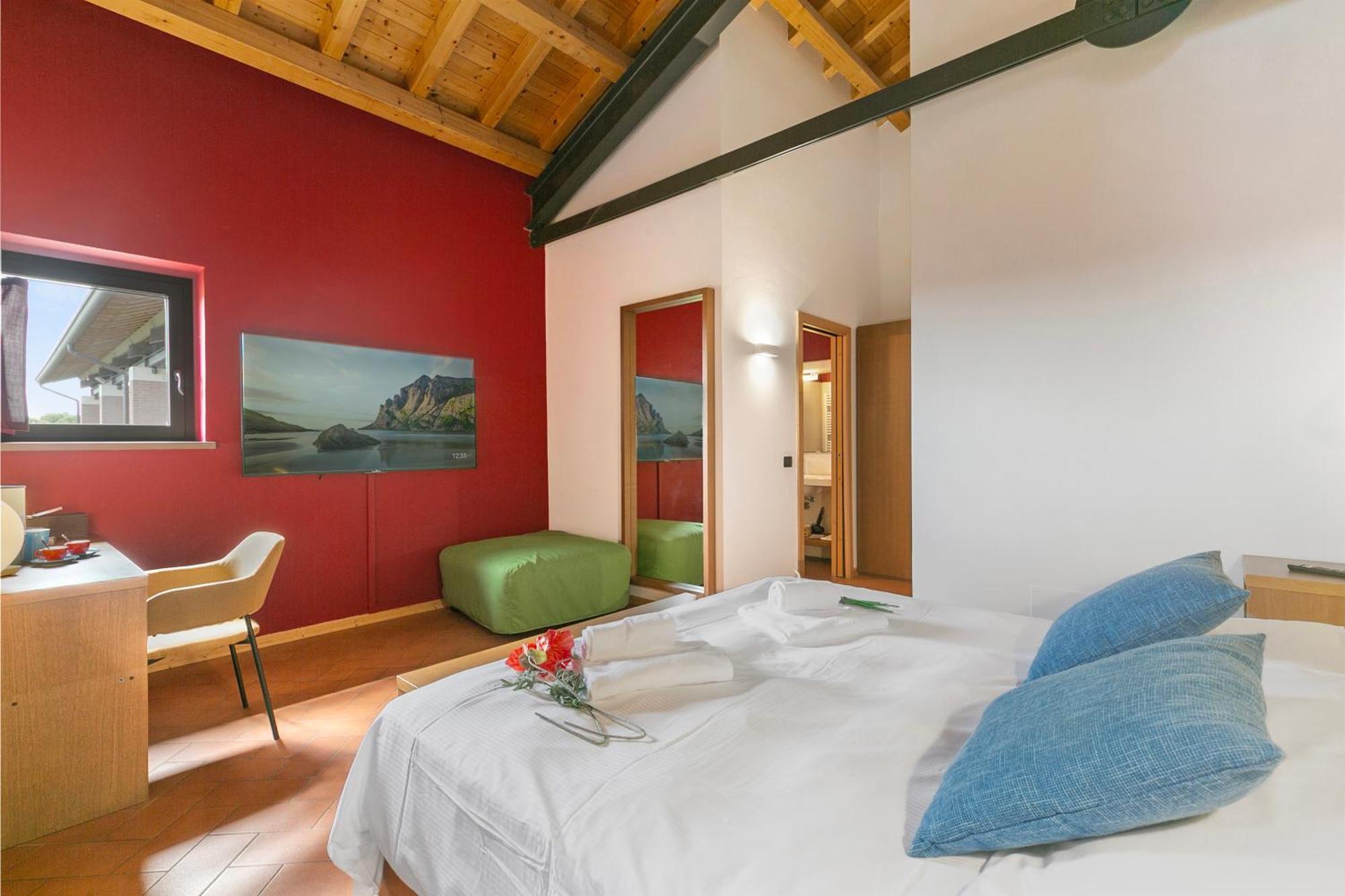 Almavite Wine Resort With Pool デセンツァーノ・デル・ガルダ エクステリア 写真
