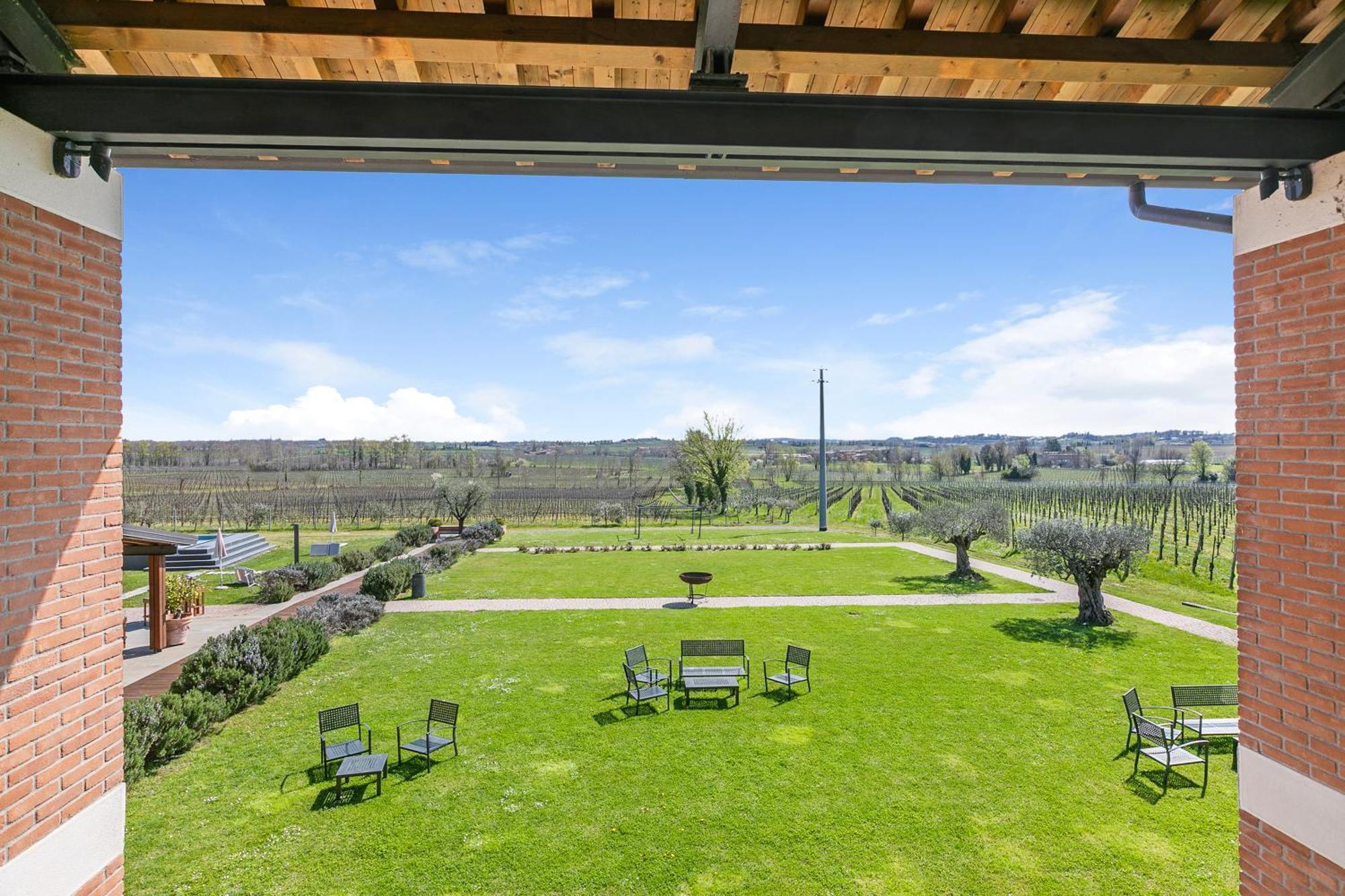 Almavite Wine Resort With Pool デセンツァーノ・デル・ガルダ エクステリア 写真
