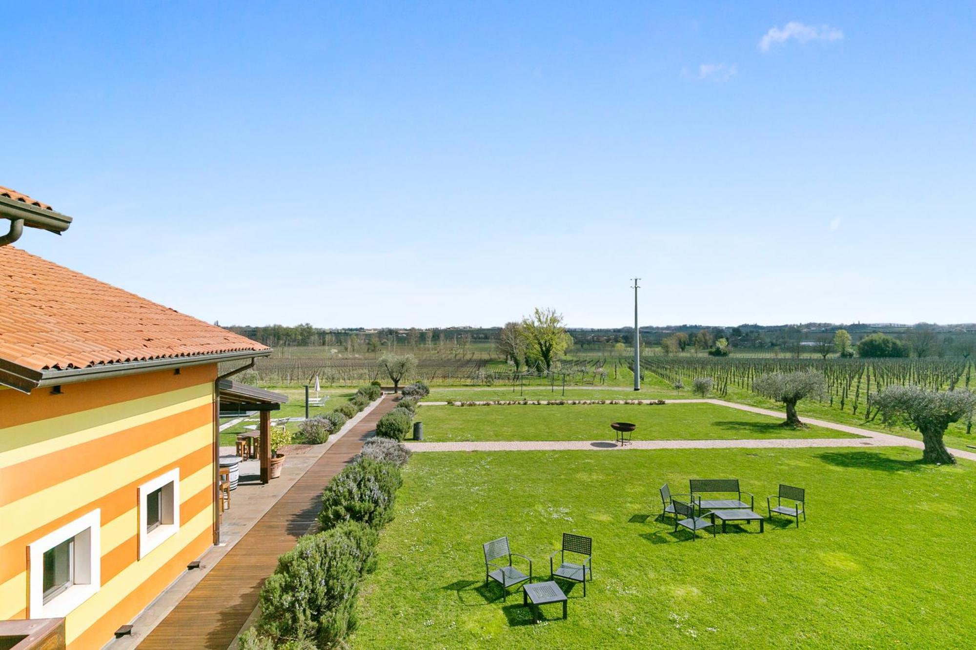 Almavite Wine Resort With Pool デセンツァーノ・デル・ガルダ エクステリア 写真