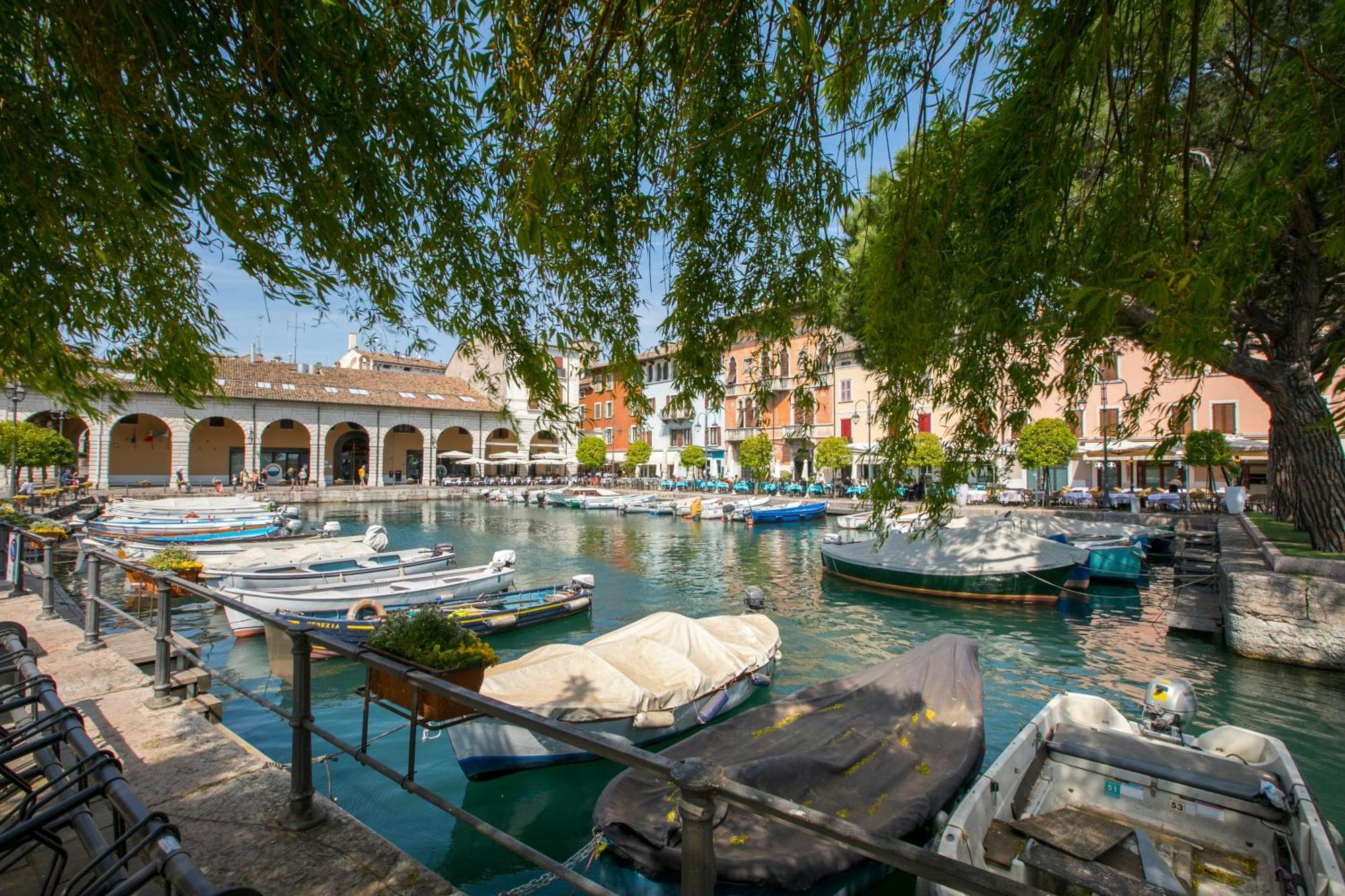 Almavite Wine Resort With Pool デセンツァーノ・デル・ガルダ エクステリア 写真