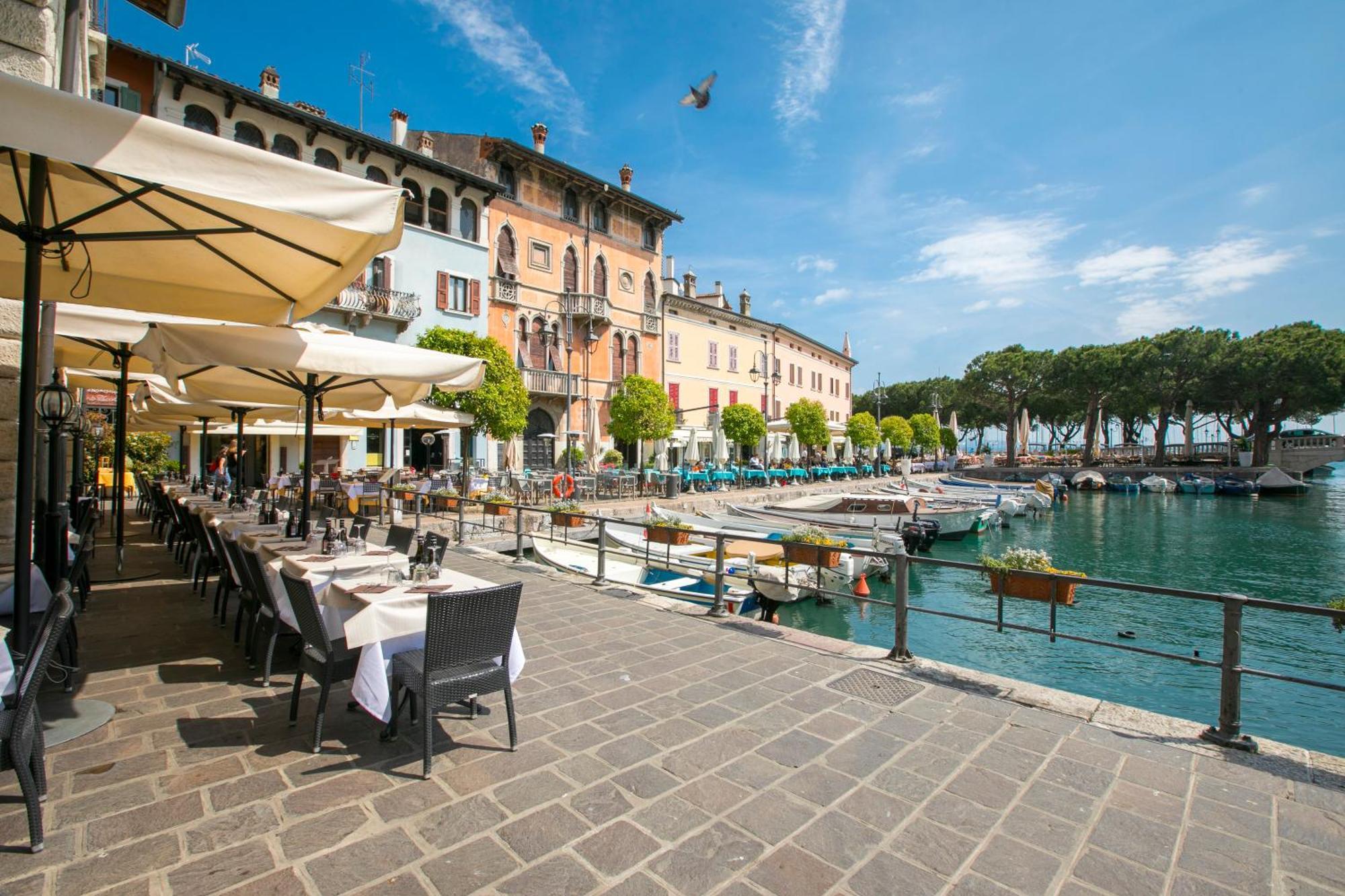 Almavite Wine Resort With Pool デセンツァーノ・デル・ガルダ エクステリア 写真