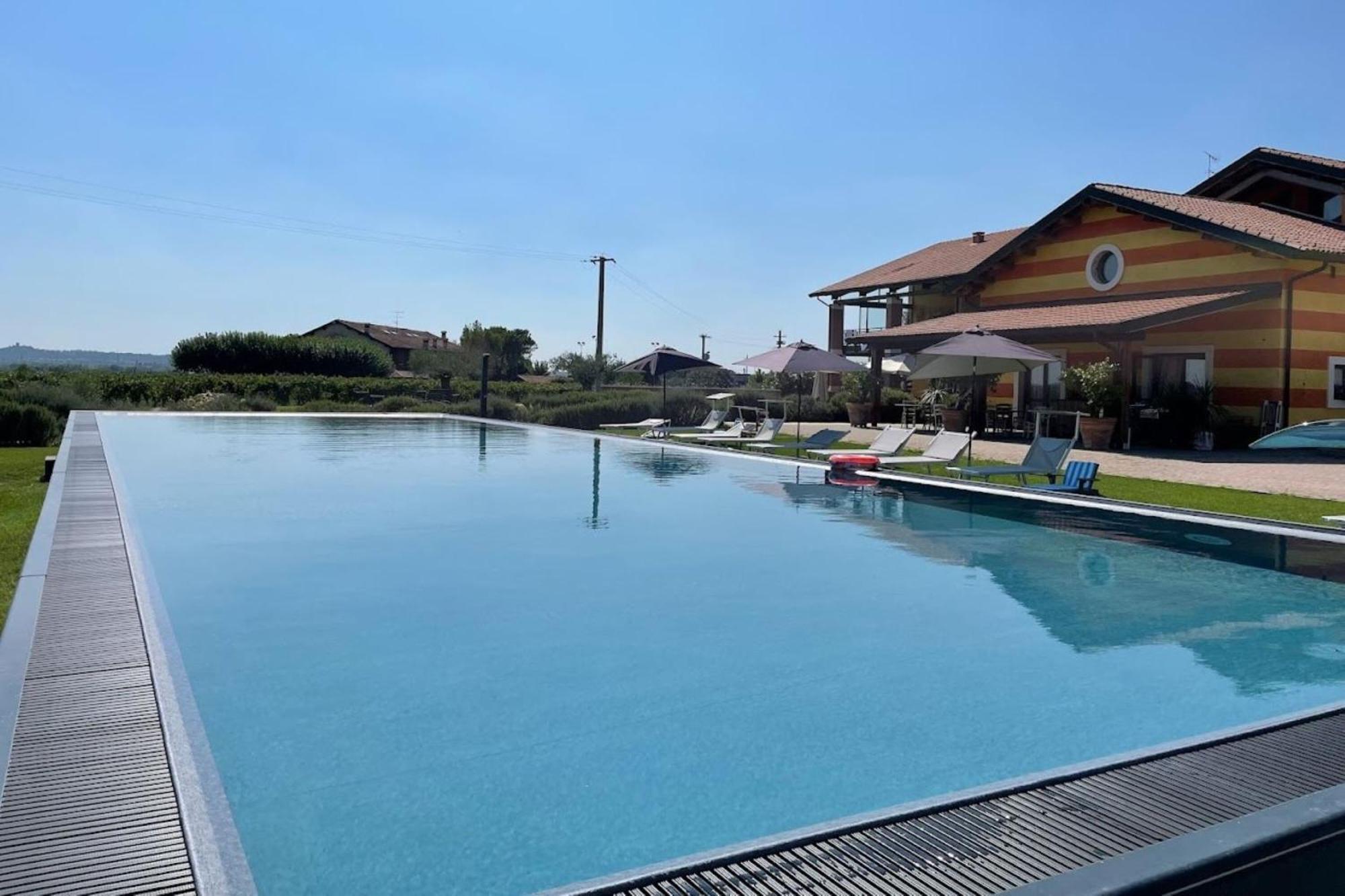 Almavite Wine Resort With Pool デセンツァーノ・デル・ガルダ エクステリア 写真